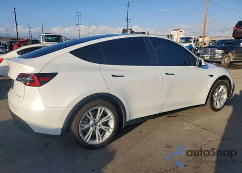 2020 Tesla Model Y z USA, uszkodzony, nr VIN 5YJYGDEE2LF056635